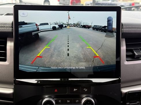 Used 2022 Ford Expedition XLT AWD/4WD image 19
