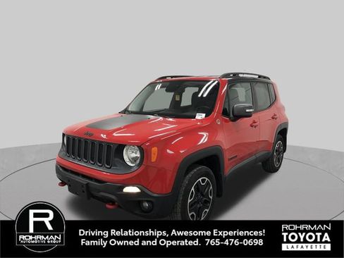 Used 2017 Jeep Renegade Trailhawk w/ Premium Trailhawk Package AWD/4WD image 2