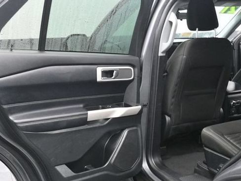 Used 2021 Ford Explorer XLT AWD/4WD image 26