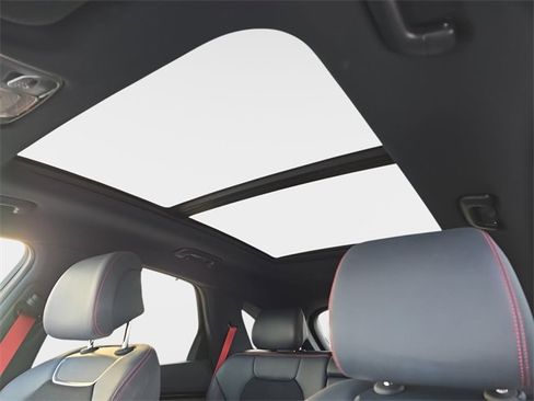 Used 2023 Genesis GV70 2.5T w/ Sport Prestige Package image 33