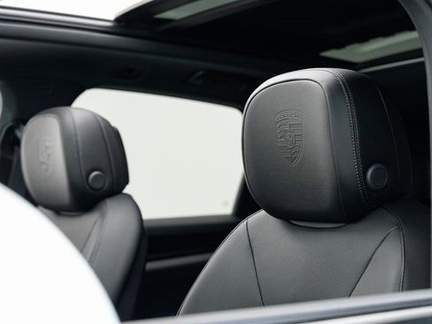 New 2025 Porsche Cayenne image 10