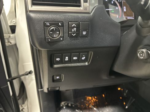 Certified 2023 Lexus GX 460 Premium w/ Premium Package AWD/4WD image 38