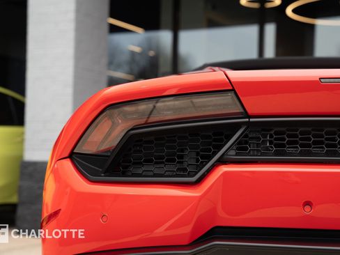 Used 2018 Lamborghini Huracan LP 580-2 image 12
