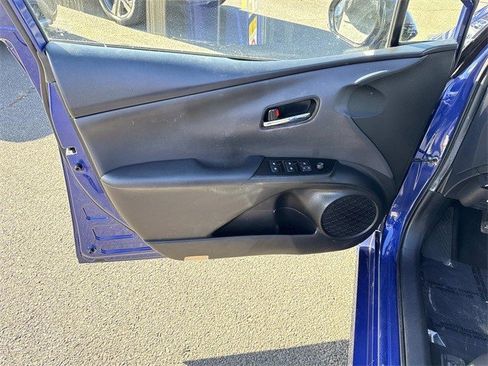 Used 2018 Toyota Prius Three image 13