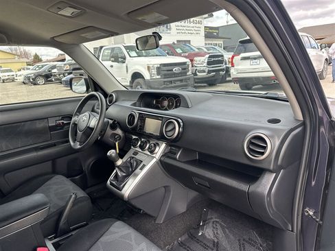 Used 2012 Scion xB FWD image 6