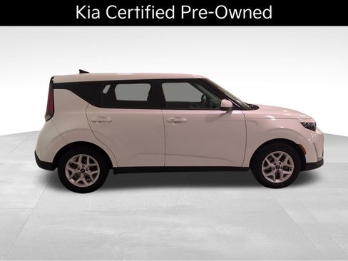 Certified 2023 Kia Soul S image 2