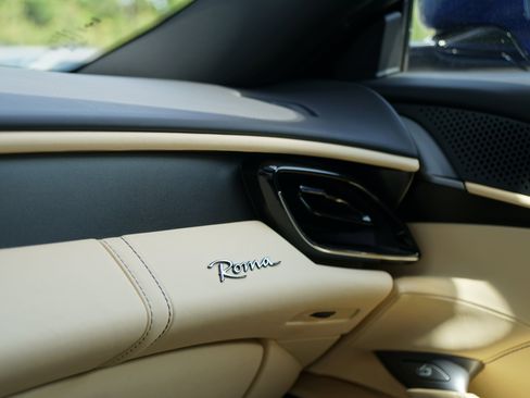 Used 2022 Ferrari Roma RWD image 24