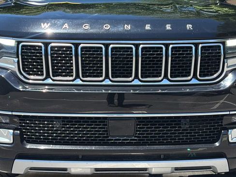 Certified 2024 Jeep Wagoneer Series II w/ Flexible Seating Group RWD image 24