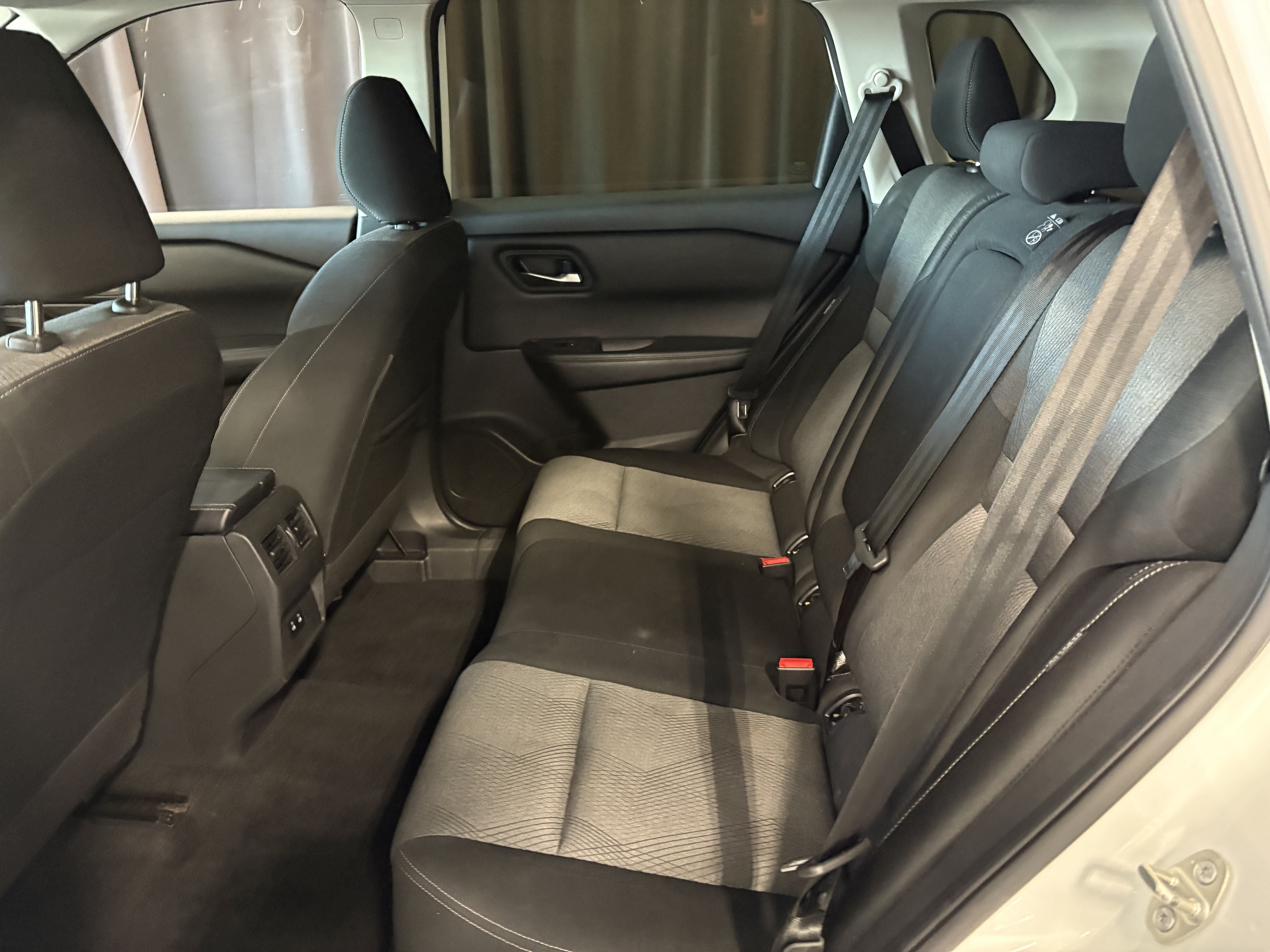 Used 2024 Nissan Rogue SV AWD/4WD image 10
