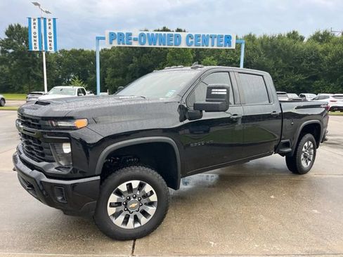 Used 2024 Chevrolet Silverado 2500 Custom w/ Custom Value Package AWD/4WD image 2