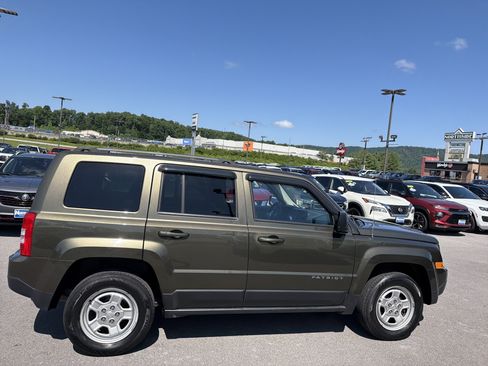 Used 2016 Jeep Patriot Sport w/ Power Value Group AWD/4WD image 5