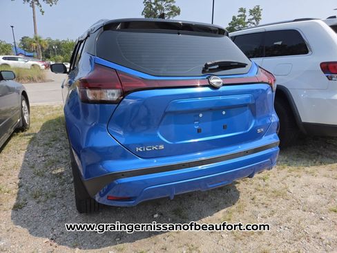 Used 2023 Nissan Kicks SR w/ SR Premium Package FWD image 9