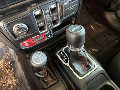 Used 2021 Jeep Wrangler Unlimited Rubicon AWD/4WD image 17