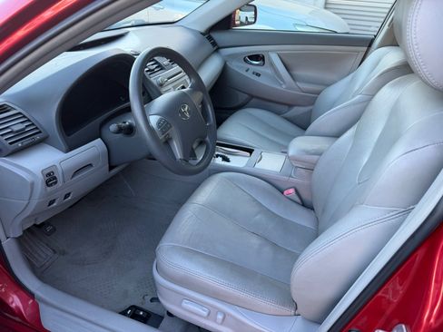Used 2010 Toyota Camry LE FWD image 7