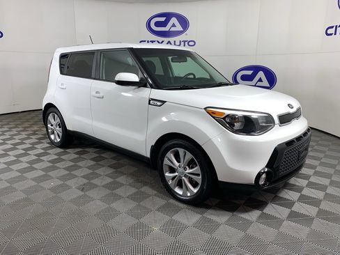 Used 2016 Kia Soul + image 1