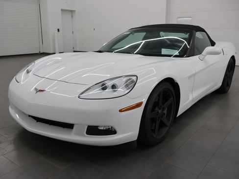 Used 2005 Chevrolet Corvette Convertible w/ Preferred Equipment Group RWD image 6