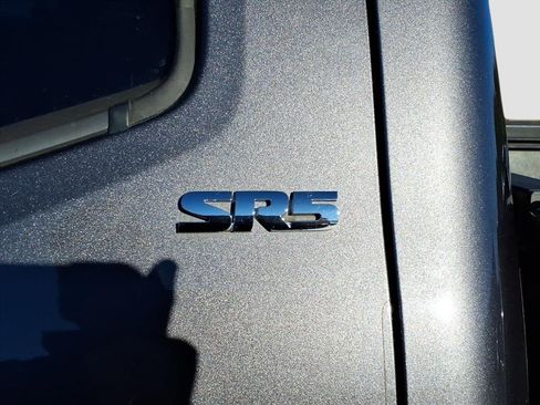 Used 2017 Toyota Tacoma SR5 image 33