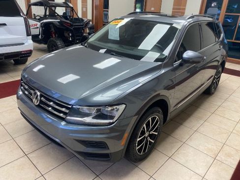 Used 2021 Volkswagen Tiguan SE FWD image 1