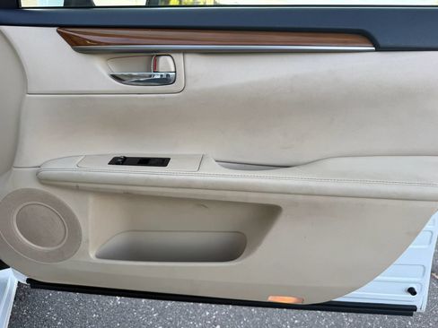 Used 2013 Lexus ES 300h w/ Luxury Pkg FWD image 15
