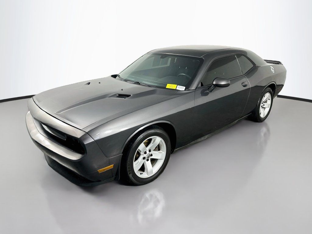 Used 2013 Dodge Challenger SXT RWD image 3