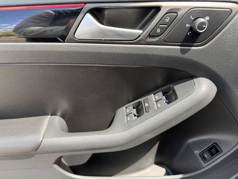 Used 2017 Volkswagen Jetta GLI FWD image 30