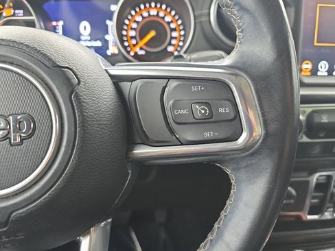 Used 2019 Jeep Wrangler Unlimited Sahara AWD/4WD image 14