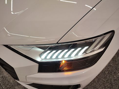 Used 2023 Audi Q8 Premium Plus image 10