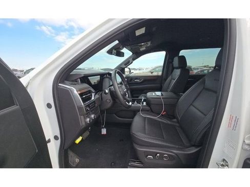 Used 2025 GMC Yukon XL Denali AWD/4WD image 5