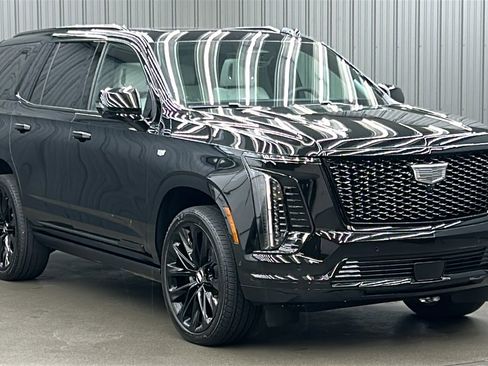 Used 2025 Cadillac Escalade Sport Platinum w/ LPO, ONYX Package image 7