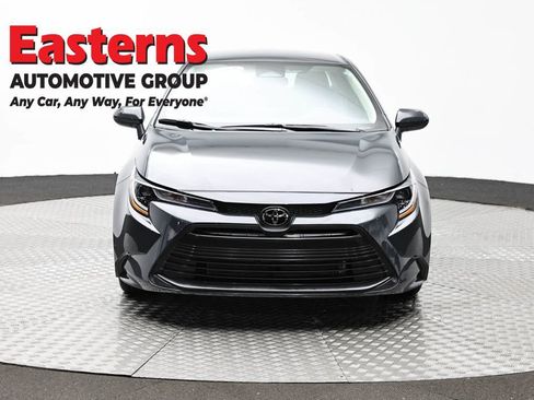 Used 2025 Toyota Corolla LE FWD image 2