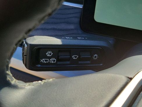 Used 2023 Rivian R1S Adventure image 17