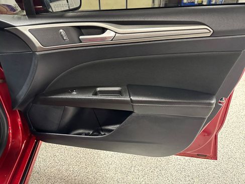 Used 2020 Ford Fusion SE FWD image 11