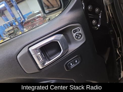 Used 2021 Jeep Gladiator Sport image 12