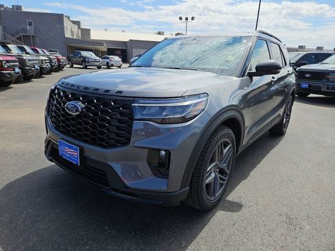 New 2026 Ford Explorer ST-Line w/ ST-Line Street Pack RWD image 4