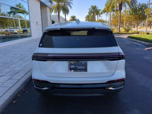 Used 2025 Lincoln Nautilus Premier image 5