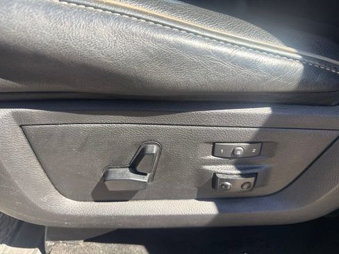 Used 2017 RAM 3500 Laramie Longhorn RWD image 11