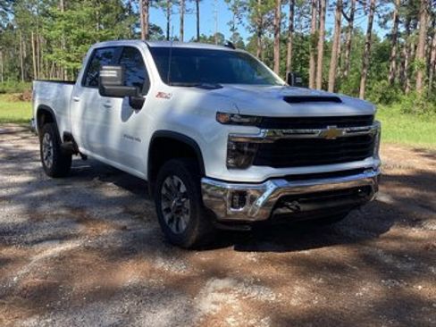 Used 2024 Chevrolet Silverado 2500 LT image 3