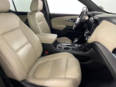 Used 2022 Chevrolet Traverse LT image 32