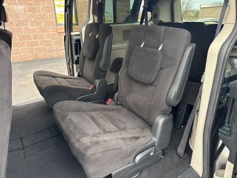 Used 2014 Dodge Grand Caravan SE FWD image 32