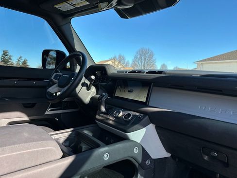 Used 2023 Land Rover Defender 90 S image 20