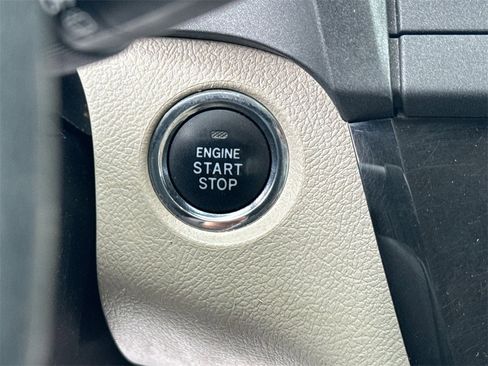 Used 2020 Toyota Sienna XLE image 22