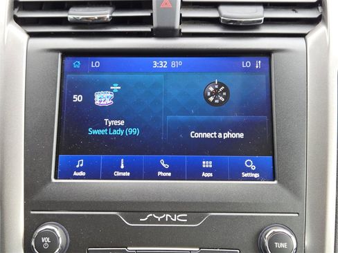 Used 2020 Ford Fusion SE image 12