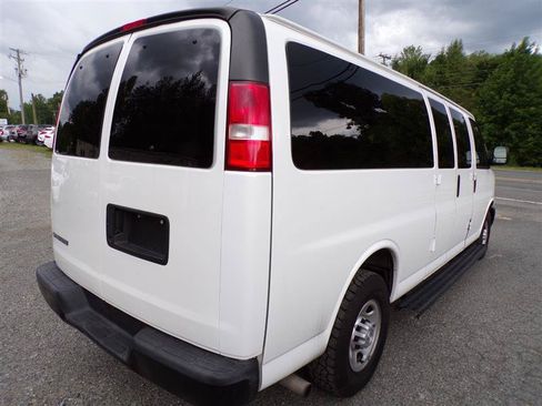 Used 2017 Chevrolet Express 3500 LS RWD image 8