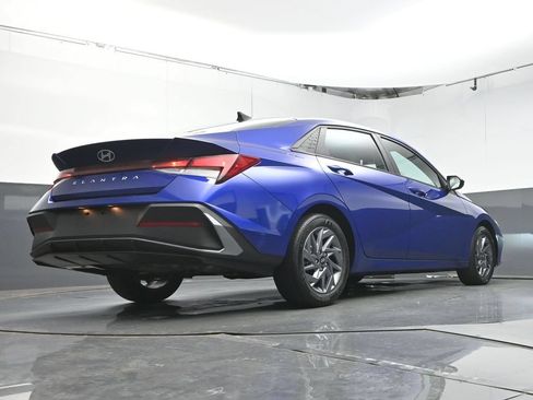Used 2024 Hyundai Elantra SEL FWD image 35