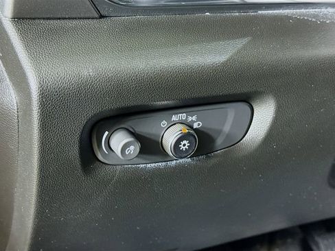 Used 2023 Chevrolet Traverse LT image 12