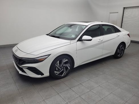 Used 2025 Hyundai Elantra SEL FWD image 2