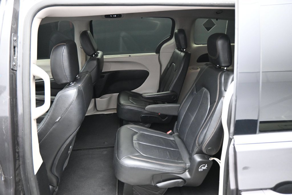 Used 2019 Chrysler Pacifica Touring-L FWD image 24