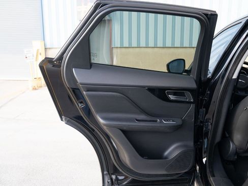 Used 2017 Jaguar F-PACE Premium image 25