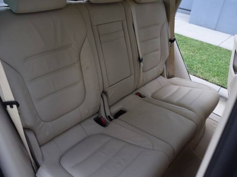 Used 2016 Volkswagen Touareg TDI AWD/4WD image 46