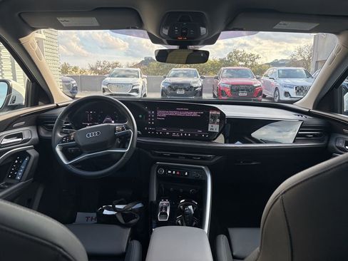 Used 2025 Audi Q5 Premium Plus w/ Premium Plus image 19